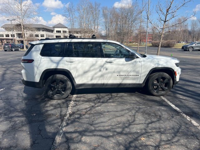 Used 2023 Jeep Grand Cherokee L Laredo image 4