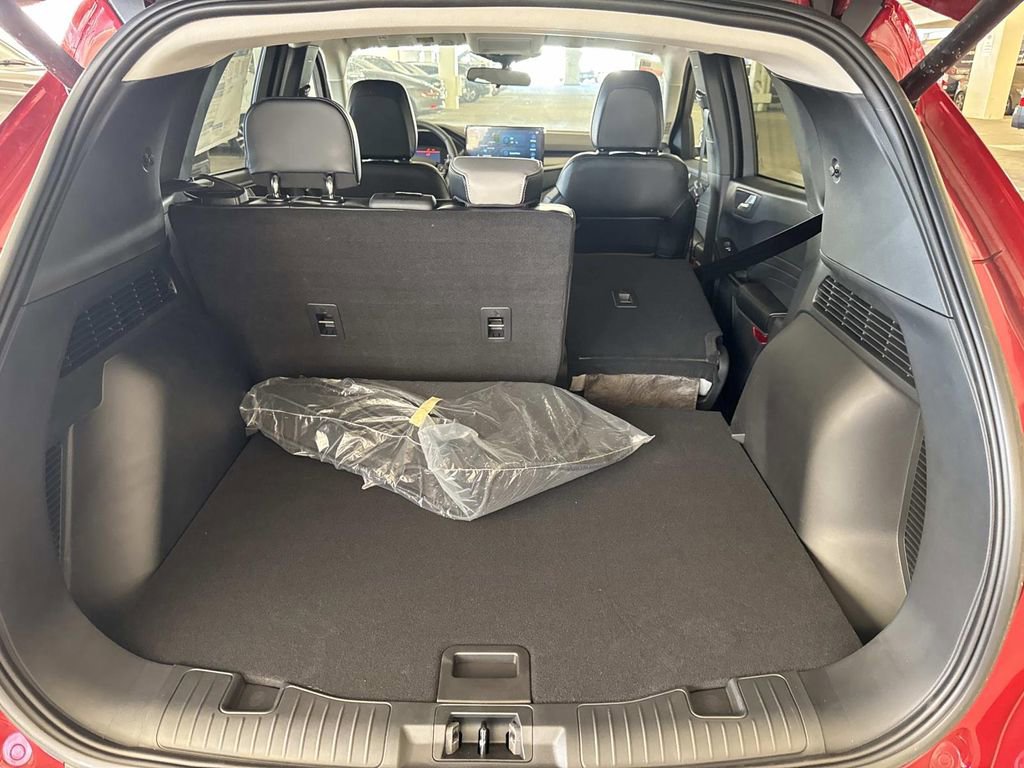 Certified 2025 Ford Escape Base image 8