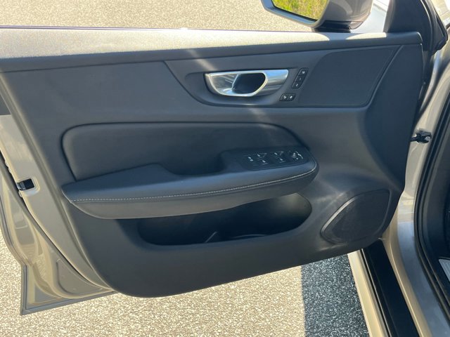 Used 2021 Volvo V60 T5 Cross Country image 12