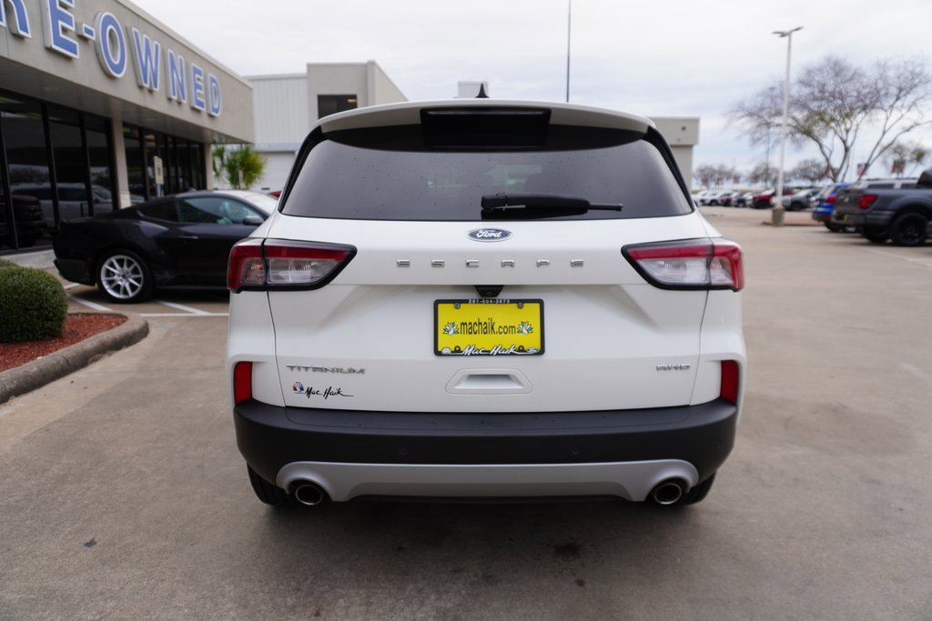 Certified 2022 Ford Escape Titanium image 3