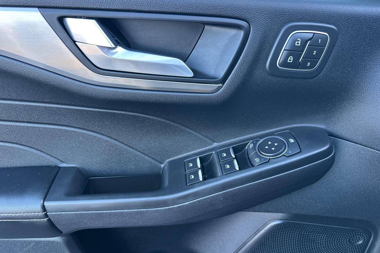 Certified 2022 Ford Escape Titanium w/ Class II Trailer Tow Package image 14