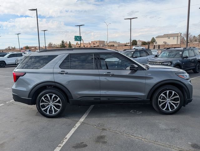 Certified 2025 Ford Explorer ST-Line image 6