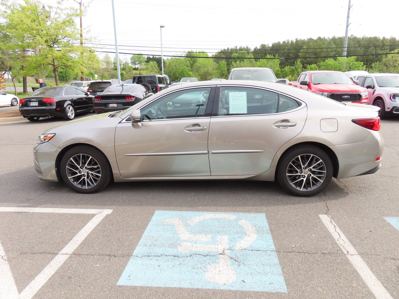 Used 2017 Lexus ES 350 w/ Luxury Package FWD image 3