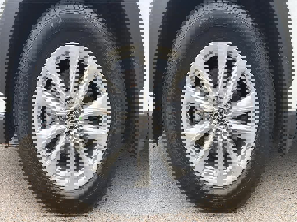 Used 2024 Toyota Corolla Cross LE image 9