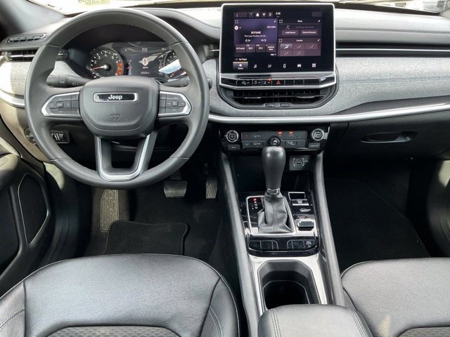 Used 2024 Jeep Compass Latitude AWD/4WD image 17