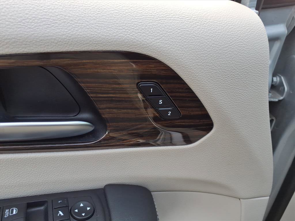 Used 2023 Chrysler Pacifica Limited FWD image 12
