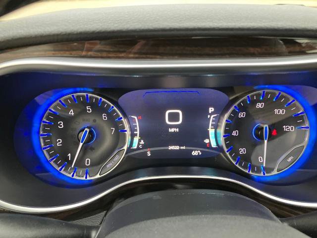 Used 2023 Chrysler Pacifica Limited AWD/4WD image 31