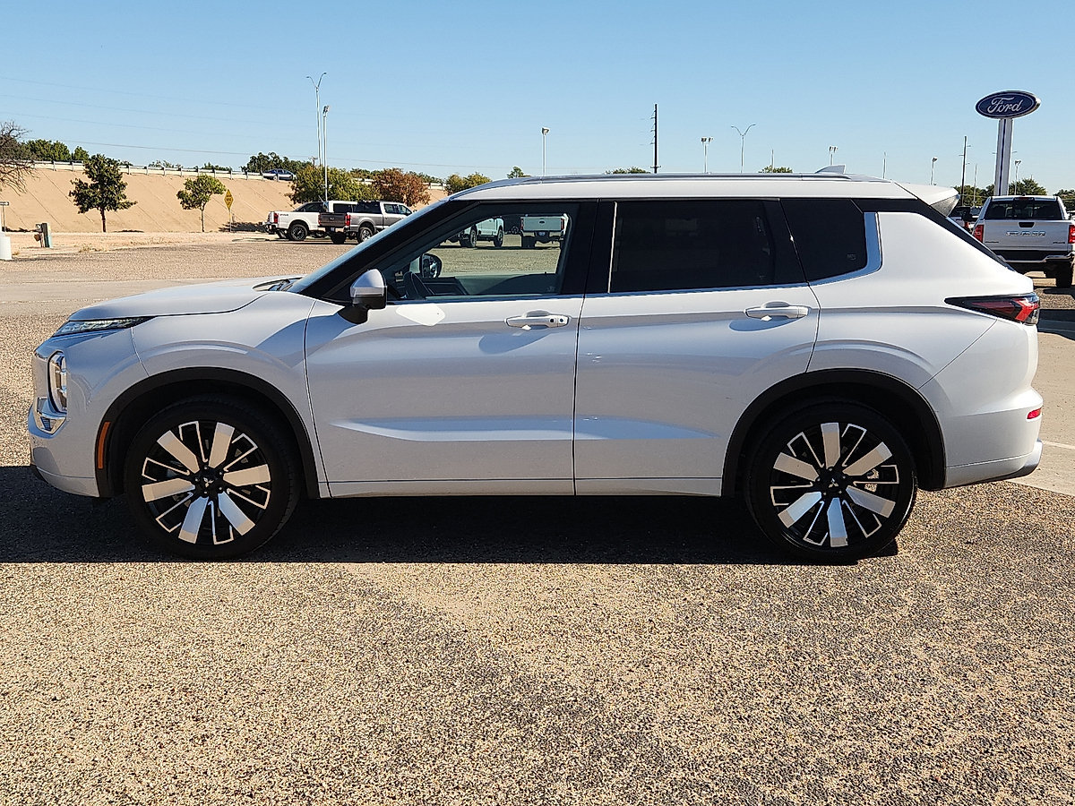 Used 2025 Mitsubishi Outlander SEL FWD image 2
