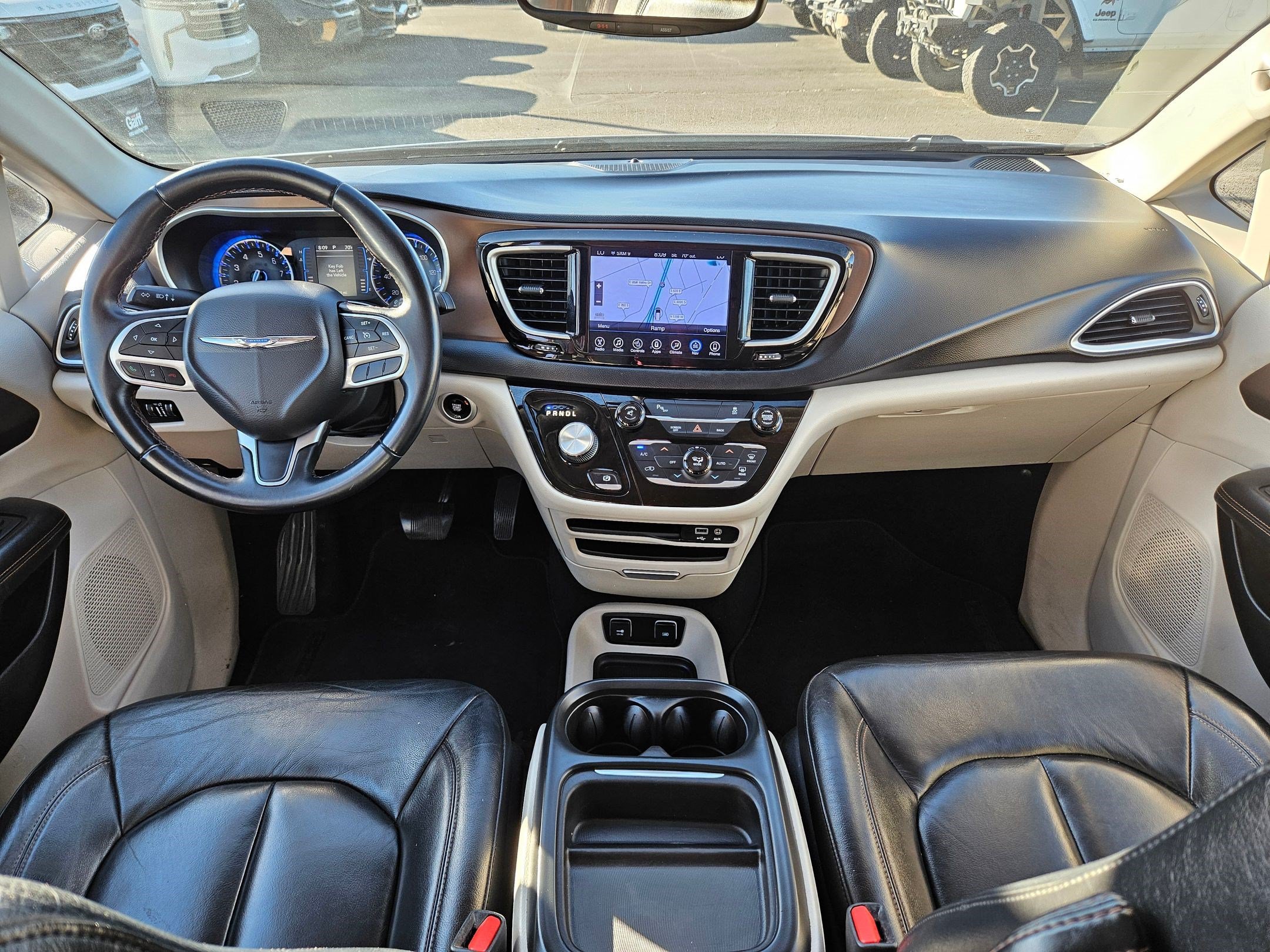 Used 2017 Chrysler Pacifica Touring-L FWD image 30