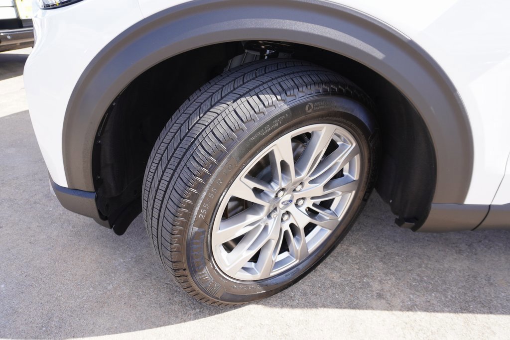 Certified 2025 Ford Explorer Platinum image 32