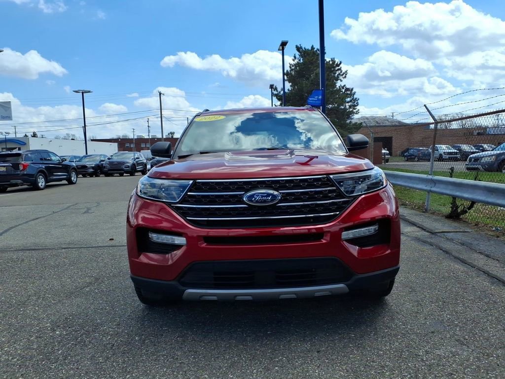 Certified 2022 Ford Explorer XLT w/ Equipment Group 202A AWD/4WD image 2