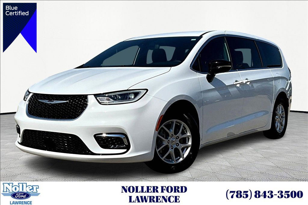 Used 2024 Chrysler Pacifica Touring