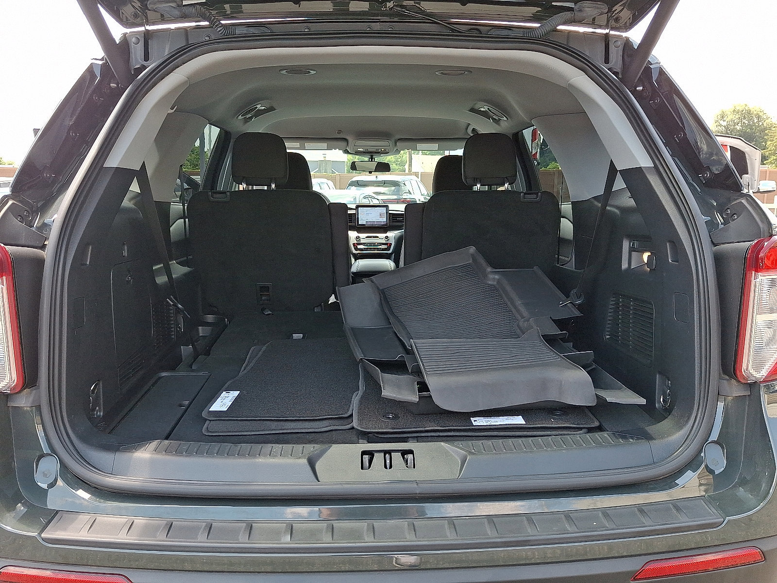 Certified 2022 Ford Explorer XLT image 28