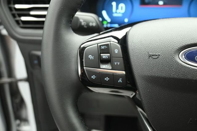 Certified 2025 Ford Escape Platinum AWD/4WD image 28