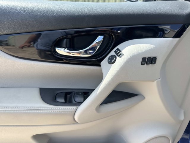Used 2022 Nissan Rogue Sport SV w/ Technology Package FWD image 21
