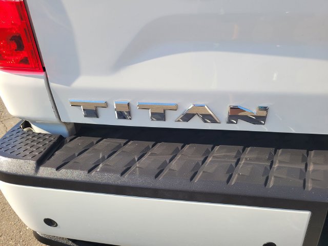 Used 2021 Nissan Titan SV w/ SV Convenience Package AWD/4WD image 10