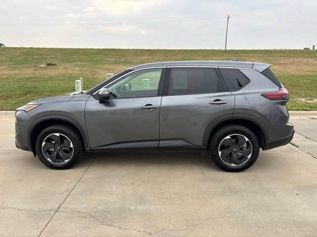Used 2025 Nissan Rogue SV AWD/4WD image 6