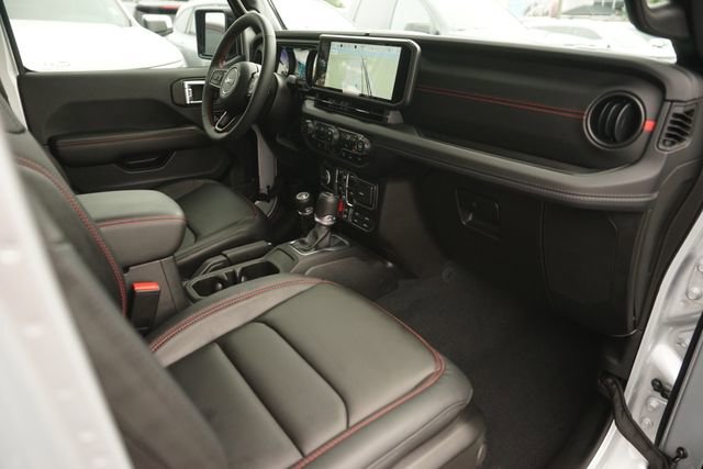Used 2024 Jeep Wrangler Unlimited Rubicon w/ Technology Group AWD/4WD image 17