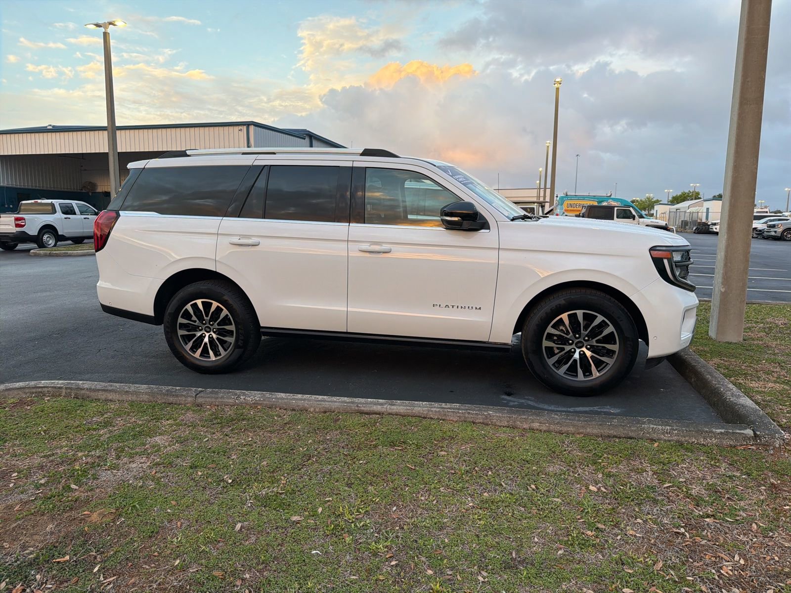 Certified 2025 Ford Expedition Platinum image 3
