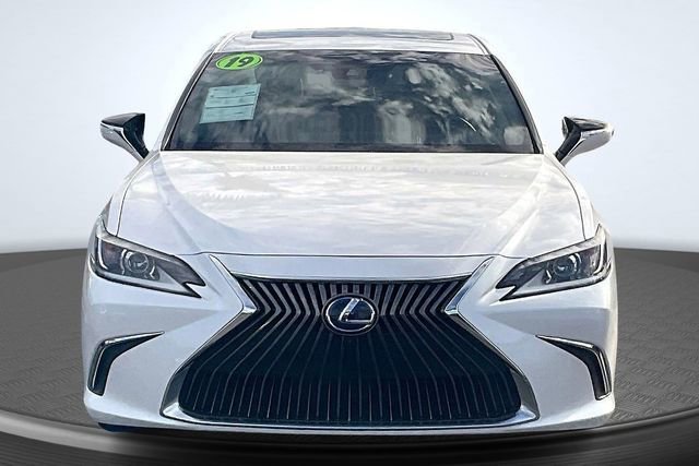 Used 2019 Lexus ES 300h w/ Accessory Package 2 image 6