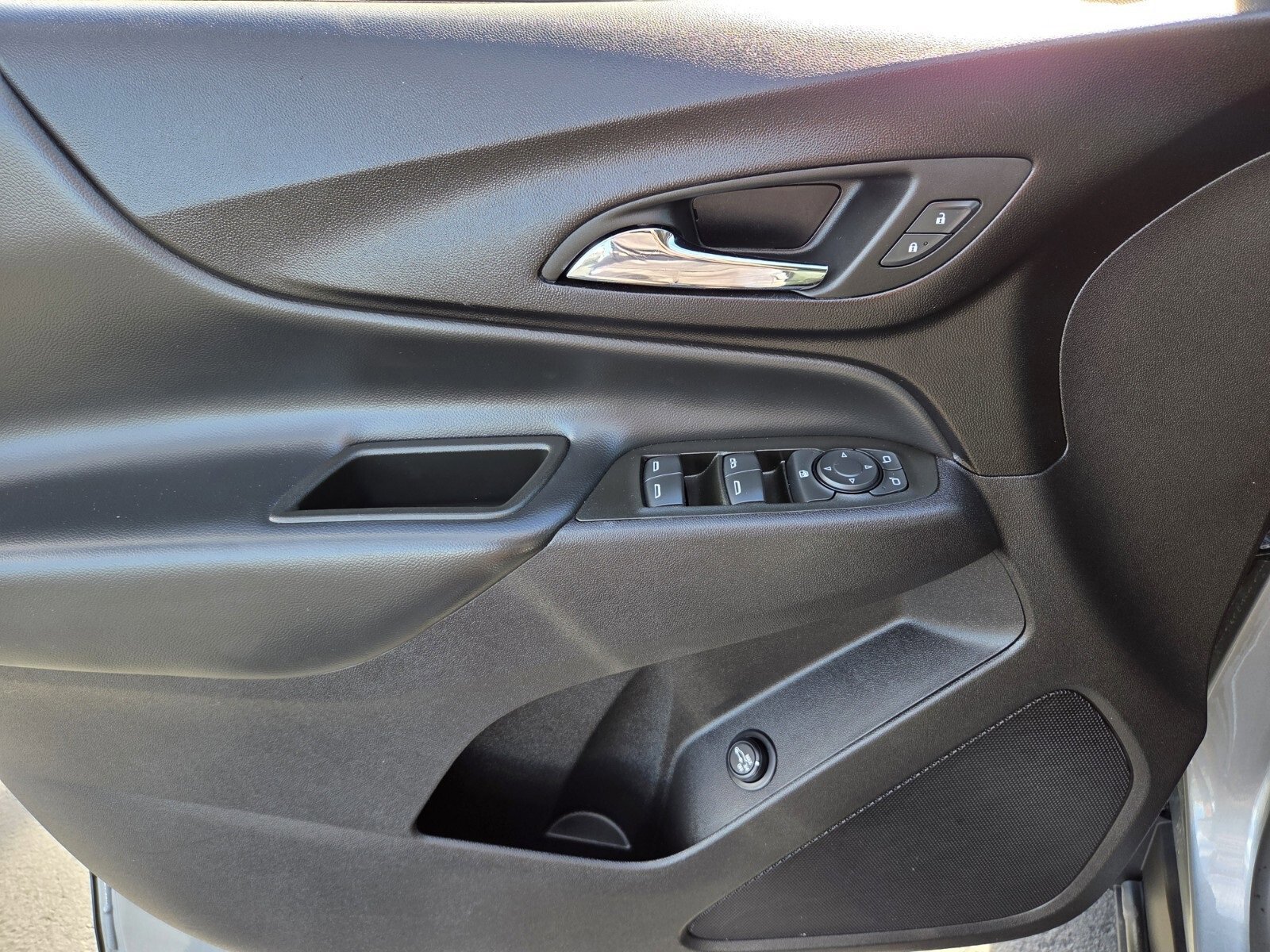 Used 2024 Chevrolet Equinox LT image 17