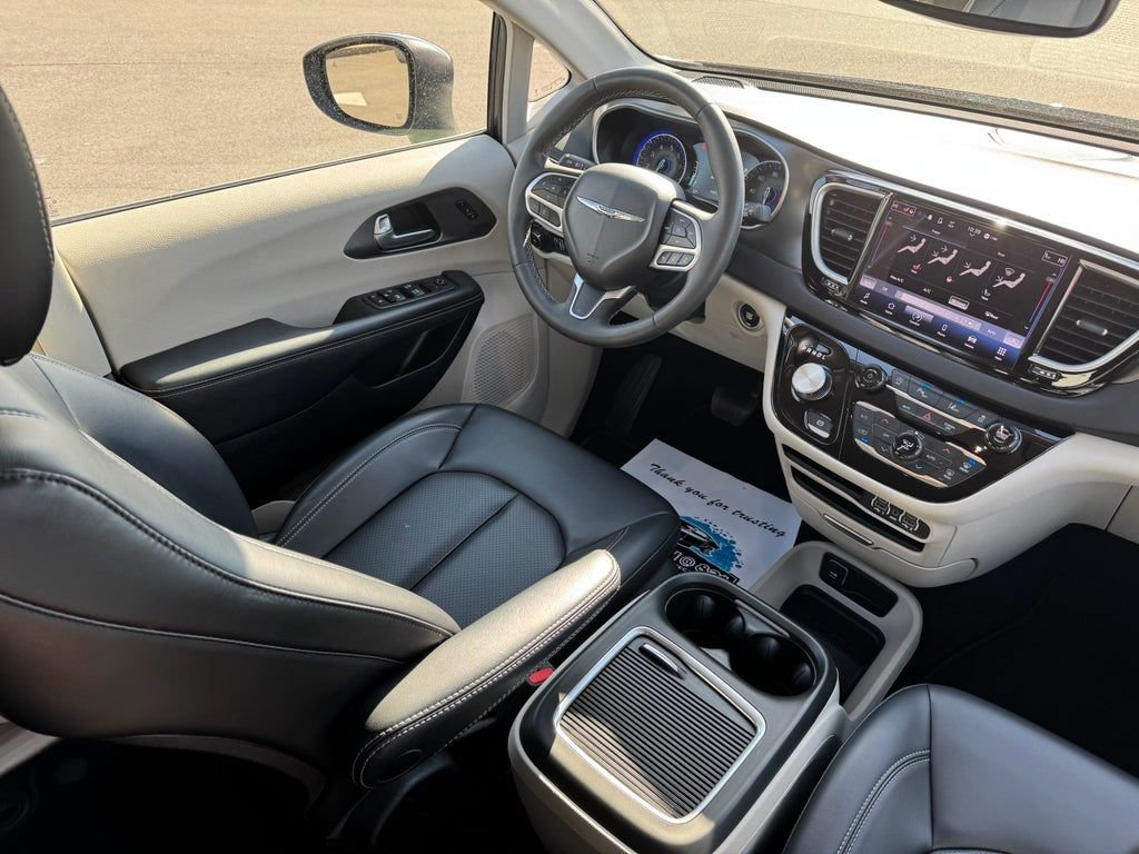 Used 2023 Chrysler Pacifica Touring-L FWD image 19