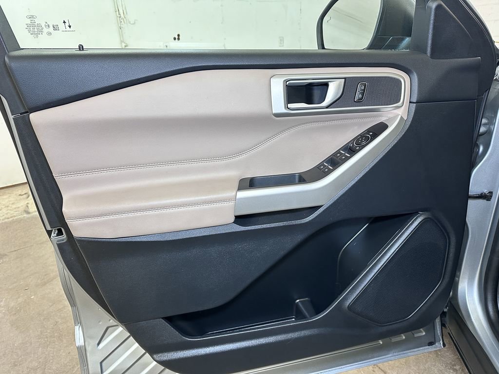 Certified 2022 Ford Explorer XLT w/ Equipment Group 202A image 25