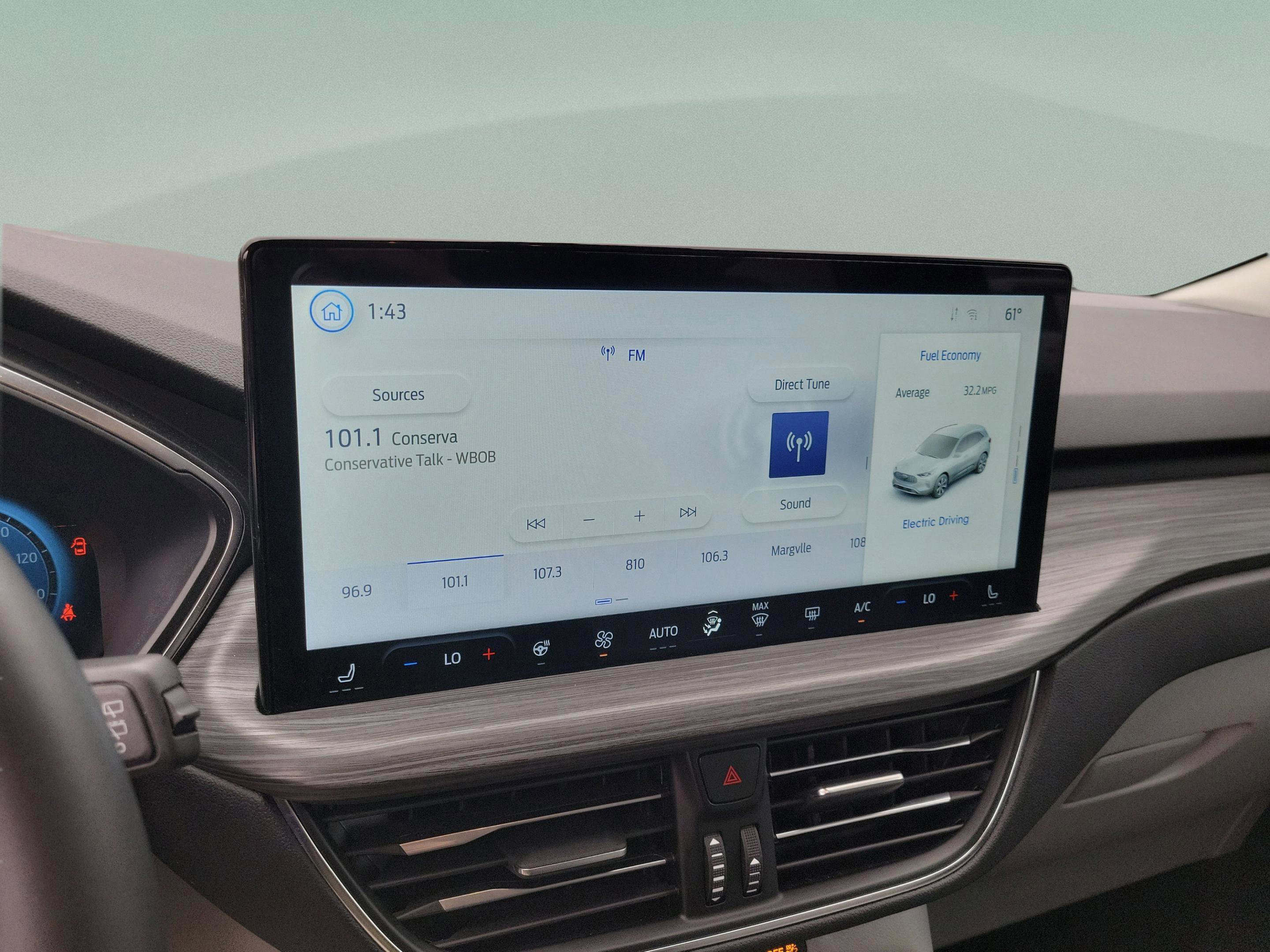 Certified 2024 Ford Escape SE w/ PHEV Premium Package image 14