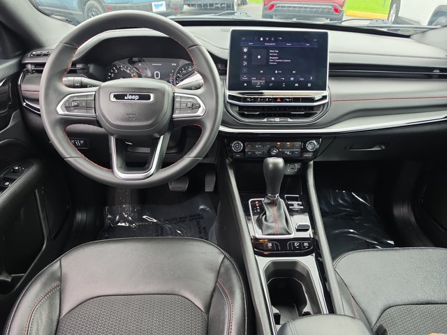Used 2025 Jeep Compass Trailhawk AWD/4WD image 18