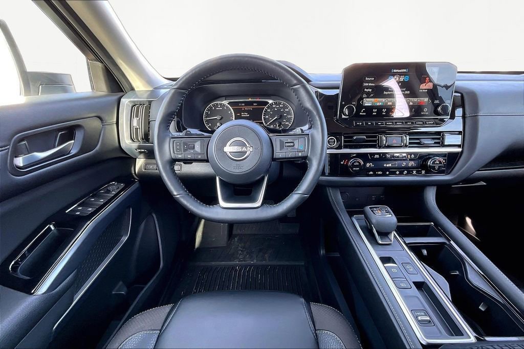 Used 2024 Nissan Pathfinder SL FWD image 7