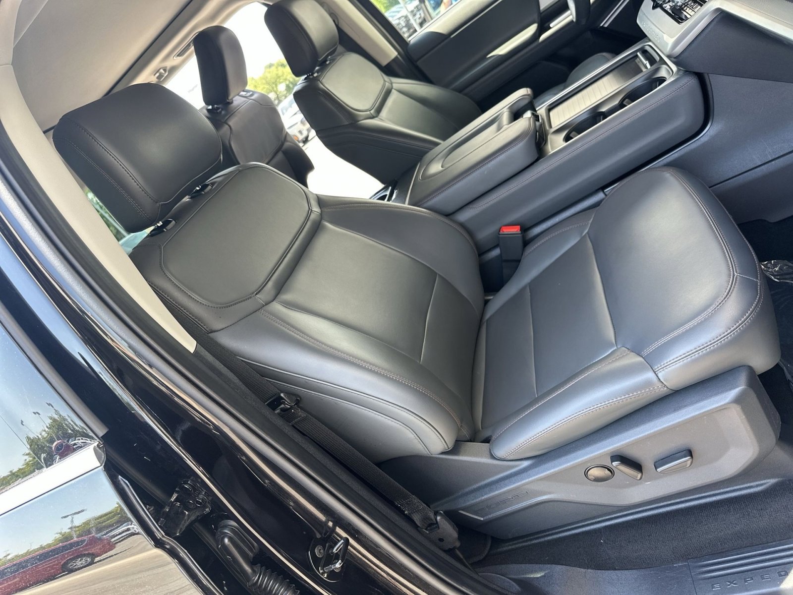 Certified 2025 Ford Expedition Active AWD/4WD image 35