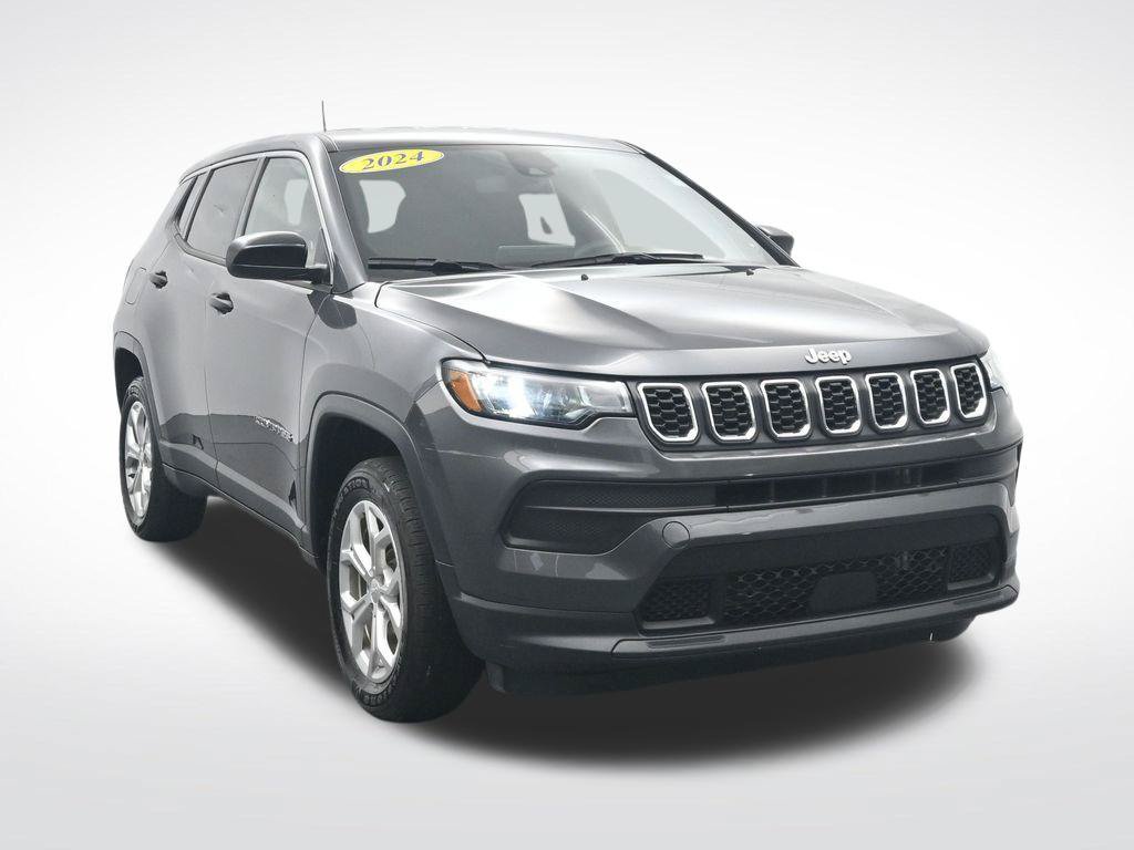 Used 2024 Jeep Compass Sport AWD/4WD image 3