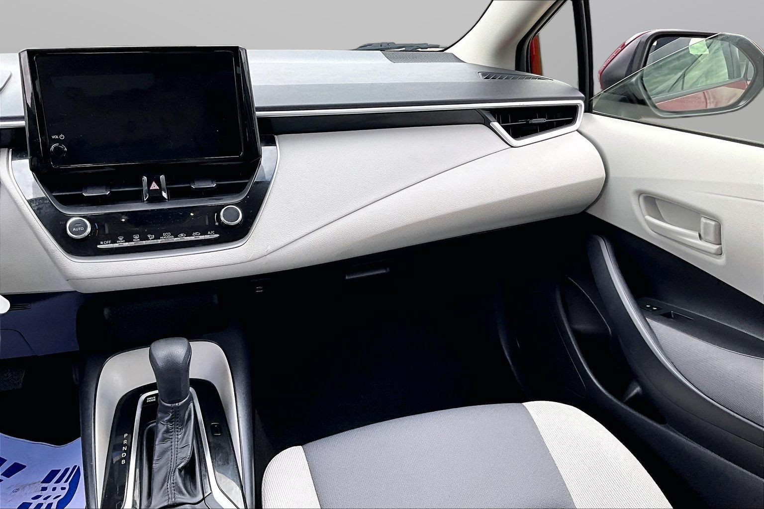 Used 2025 Toyota Corolla LE FWD image 21