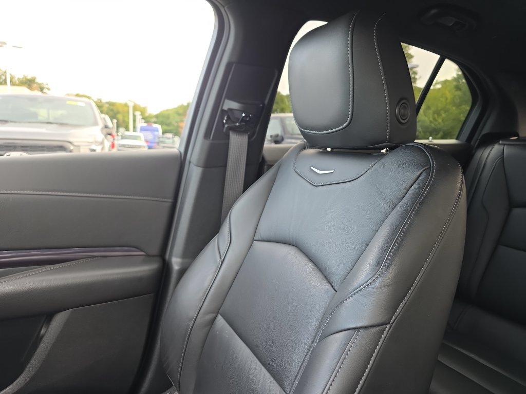 Used 2021 Cadillac XT4 Luxury w/ Cold Weather Package AWD/4WD image 41