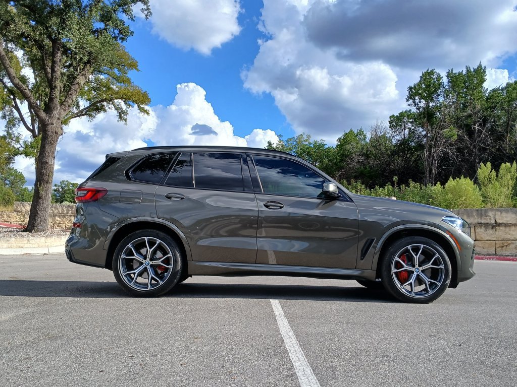 Used 2022 BMW X5 sDrive40i w/ M Sport Package RWD image 2