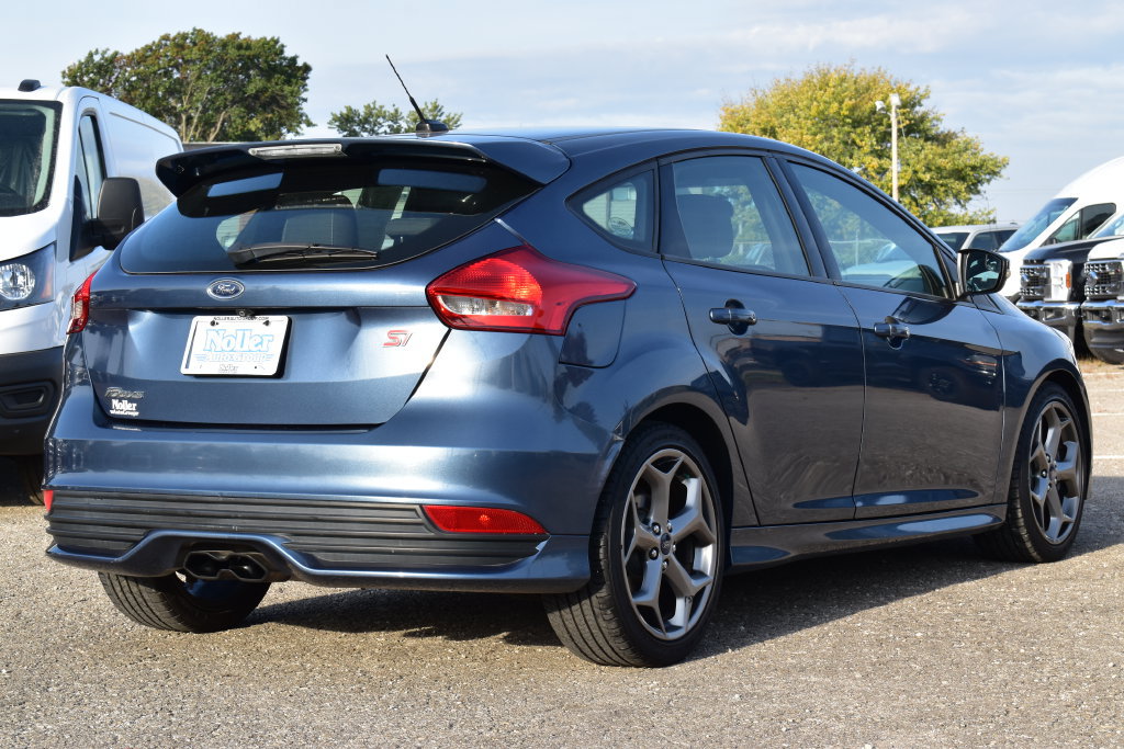 Certified 2018 Ford Focus ST FWD image 7