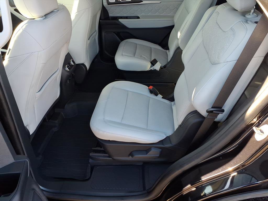 Certified 2025 Ford Explorer Platinum w/ Ultimate Package image 6