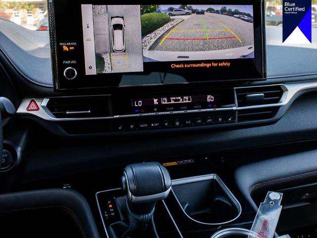 Used 2025 Toyota Sienna Platinum AWD/4WD image 22