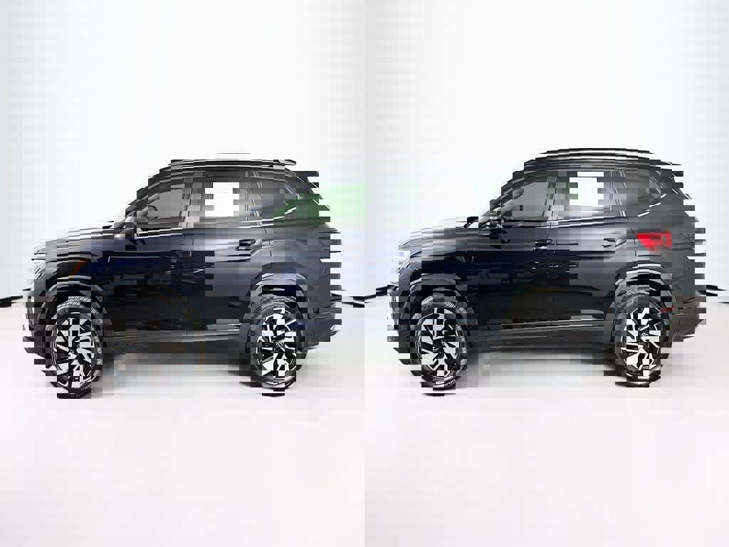 Used 2025 Volkswagen Atlas SE image 3