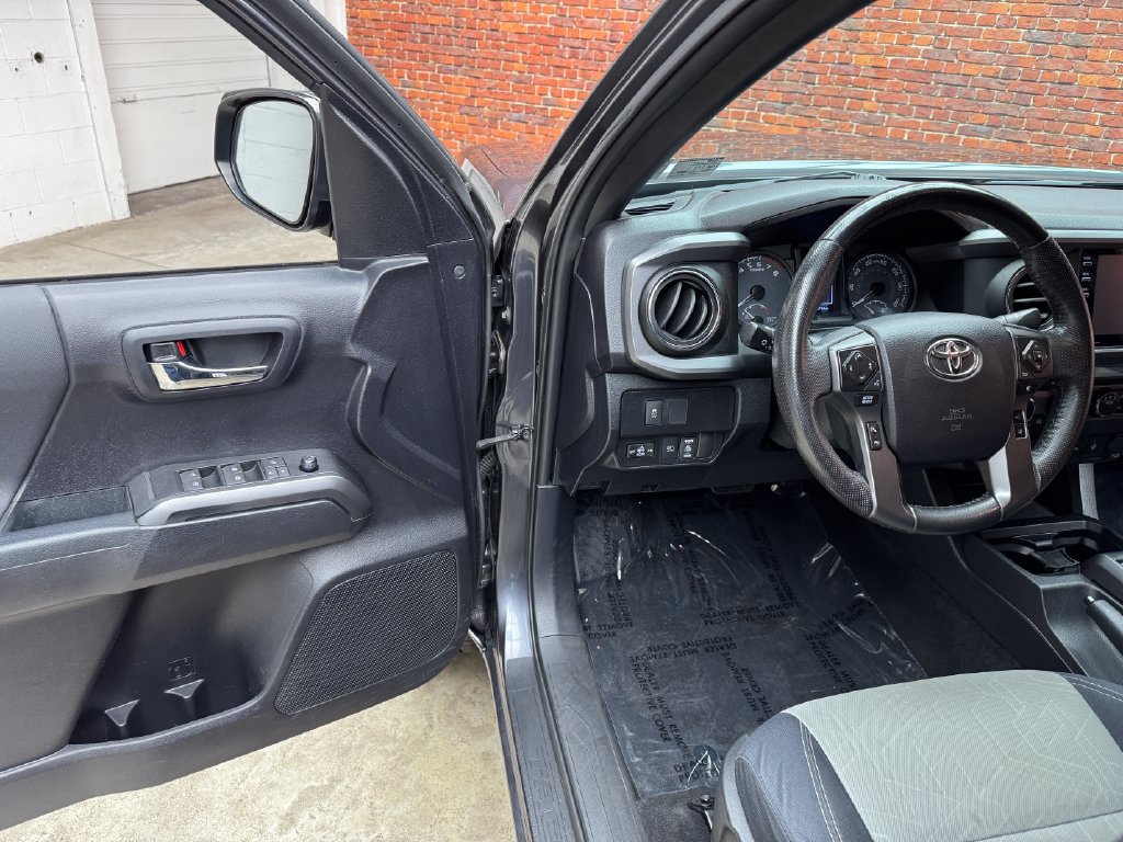Used 2021 Toyota Tacoma TRD Off-Road AWD/4WD image 10