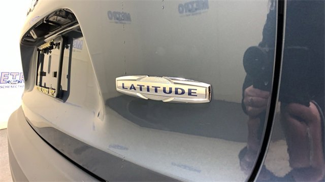 Used 2020 Jeep Cherokee Latitude w/ Cold Weather Group image 16