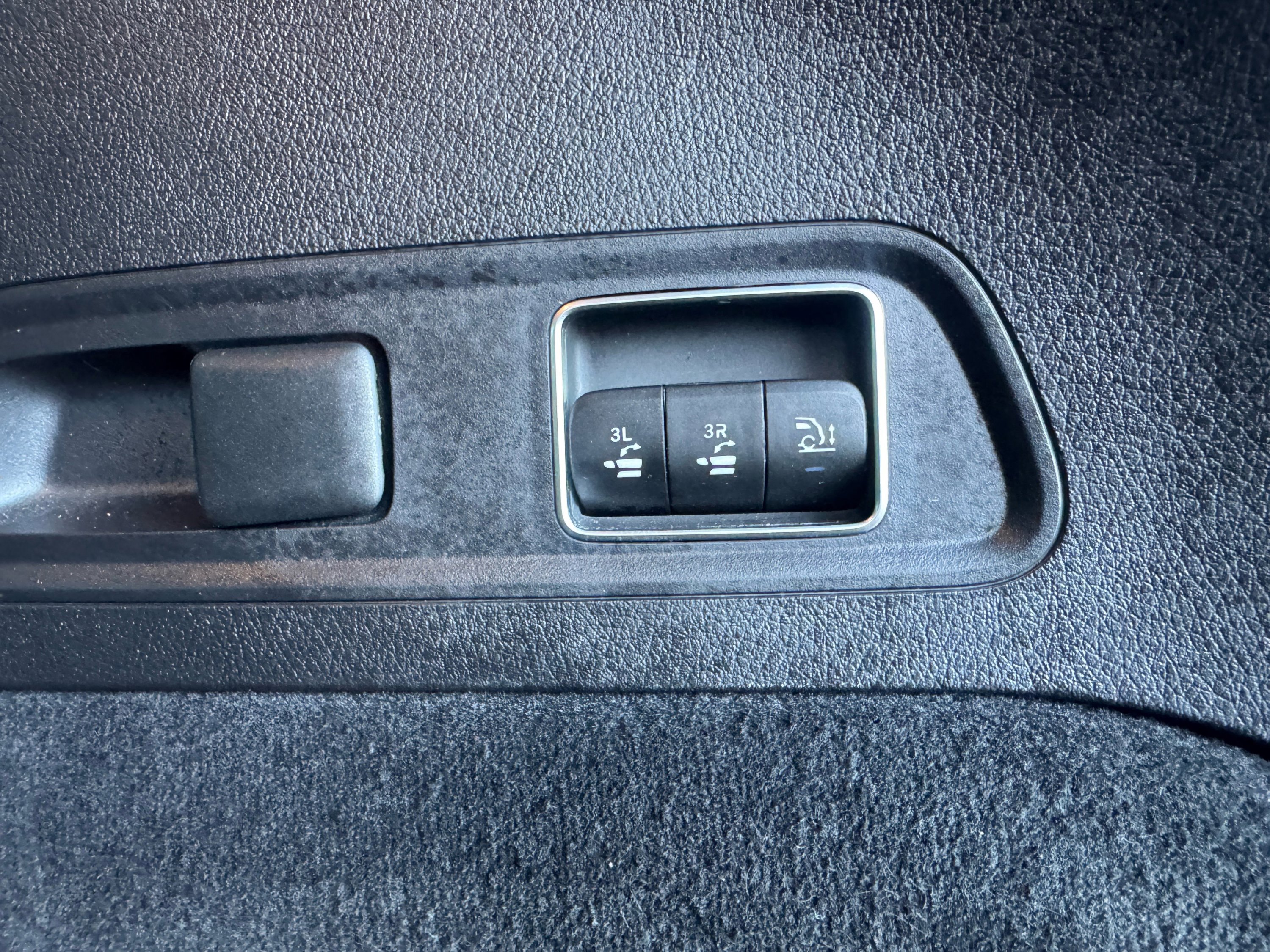 Used 2024 Mercedes-Benz GLS 450 4MATIC image 18