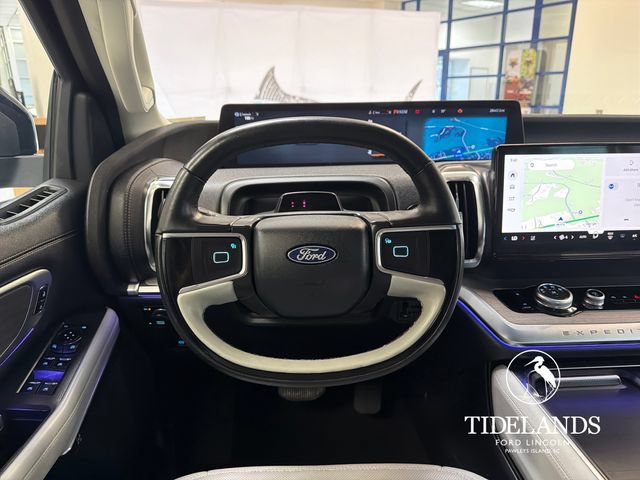 Certified 2025 Ford Expedition Platinum w/ Driver's Package AWD/4WD image 17
