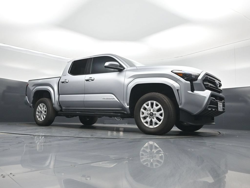 Used 2026 Toyota Tacoma SR5 RWD image 3
