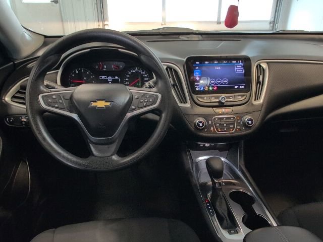 Used 2022 Chevrolet Malibu LT FWD image 17