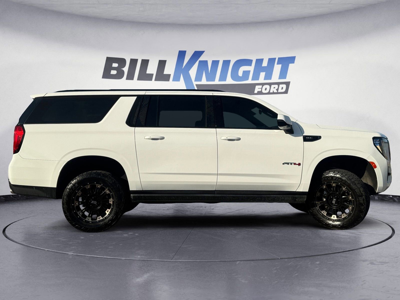 Used 2022 GMC Yukon XL AT4 image 6
