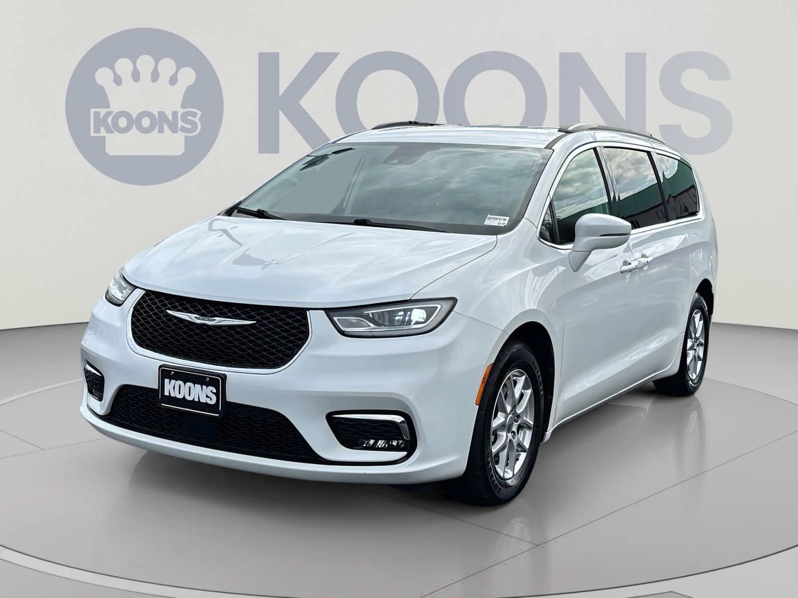 Used 2022 Chrysler Pacifica Touring-L FWD image 1