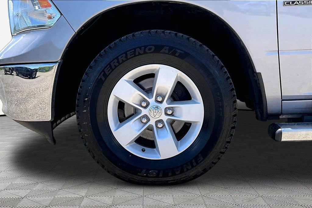 Used 2020 RAM 1500 Classic SLT w/ Luxury Group RWD image 9