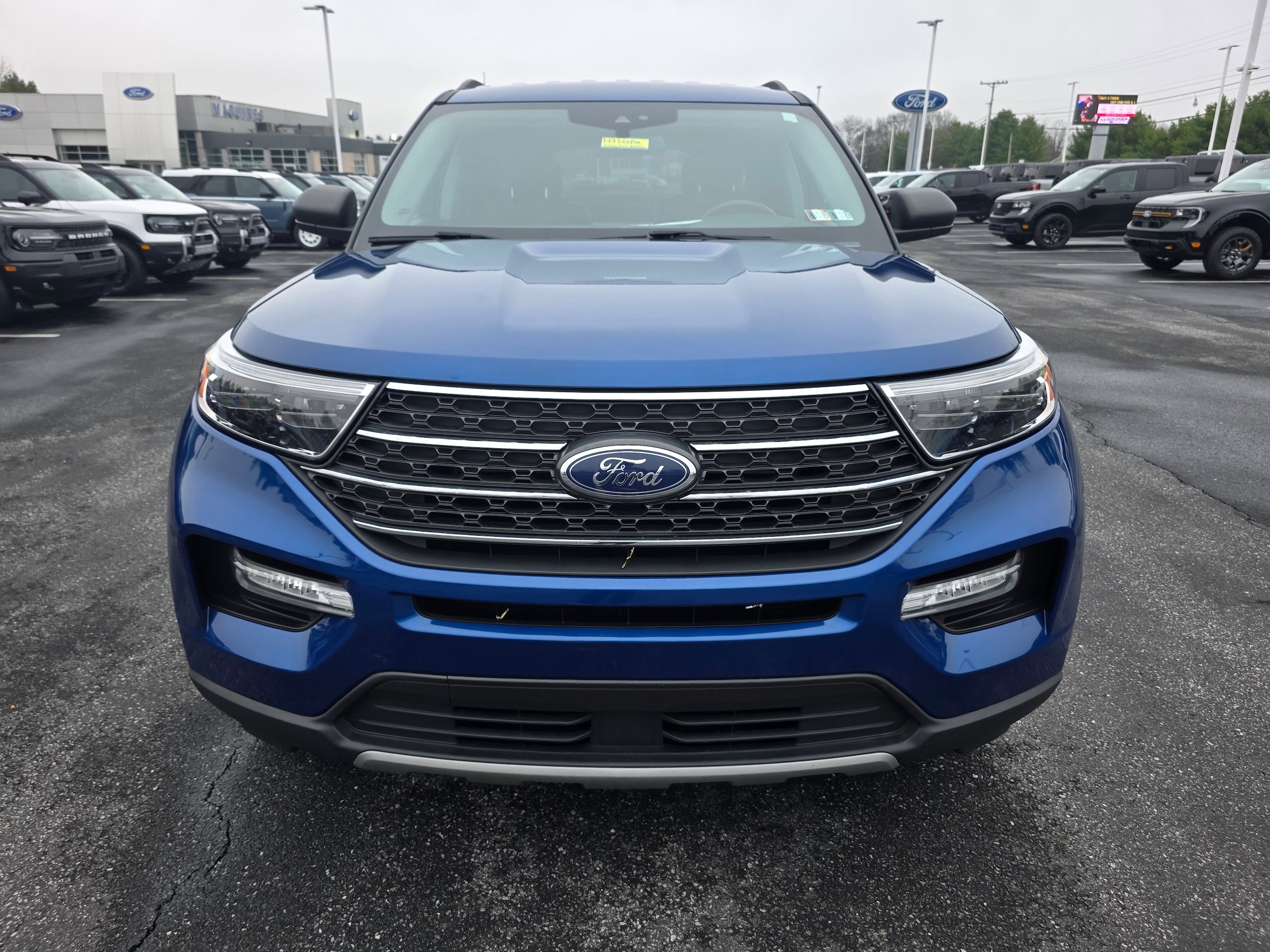 Certified 2022 Ford Explorer XLT w/ Equipment Group 202A AWD/4WD image 8