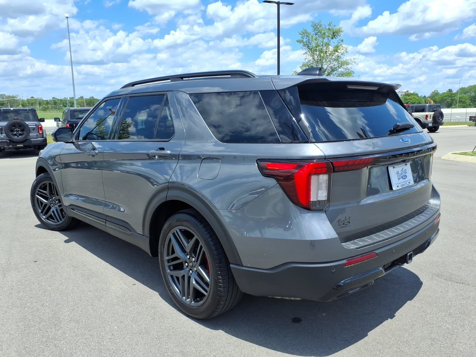 Certified 2025 Ford Explorer ST-Line w/ Premium Package RWD image 5